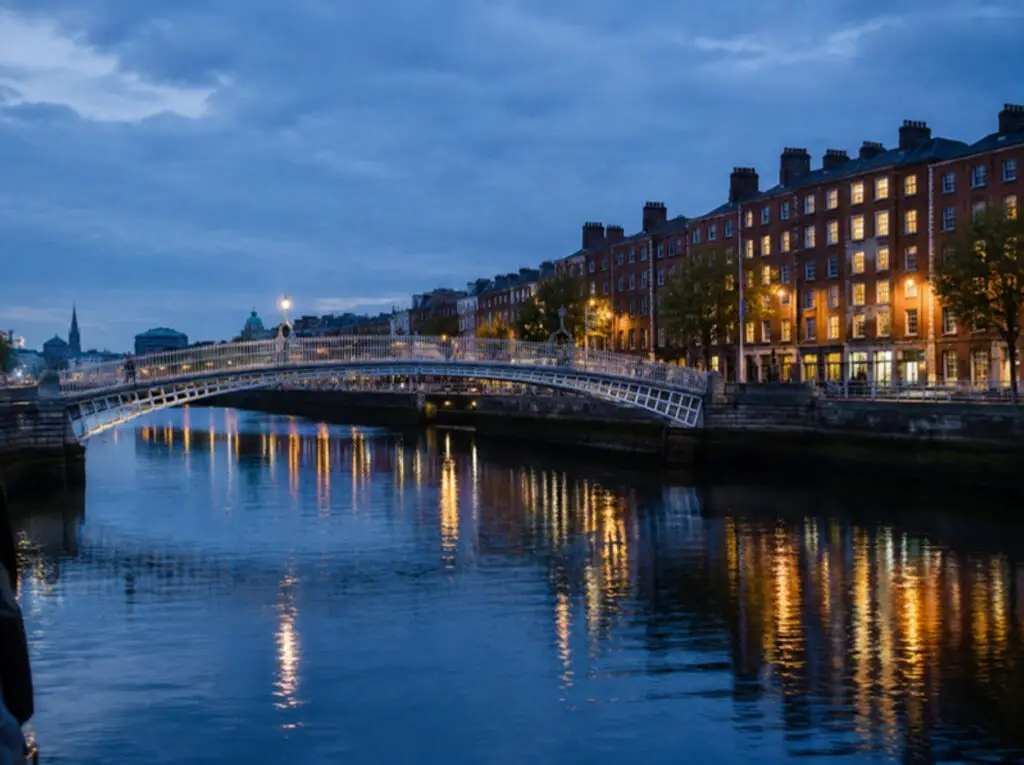 Dublin, the Ha'penny Bridge over the Liffey at dusk